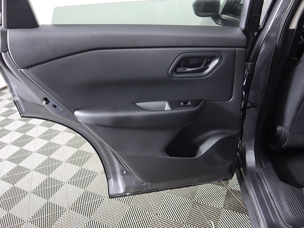 Used 2024 Nissan Rogue S image 21