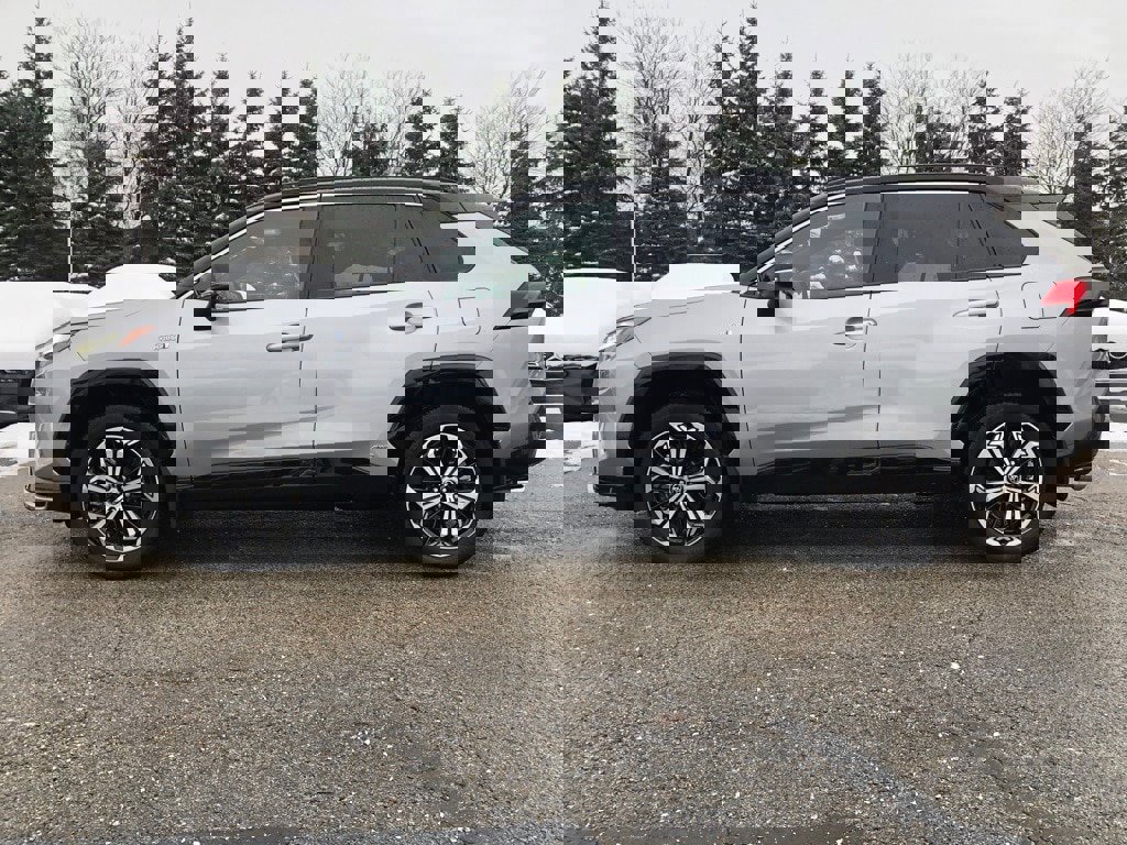 Used 2023 Toyota RAV4 XSE w/ Weather Package image 4