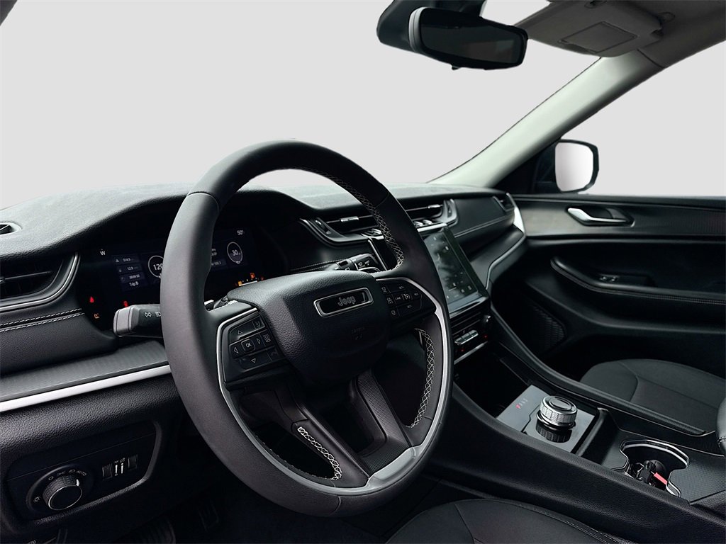 Used 2024 Jeep Grand Cherokee L Laredo image 9