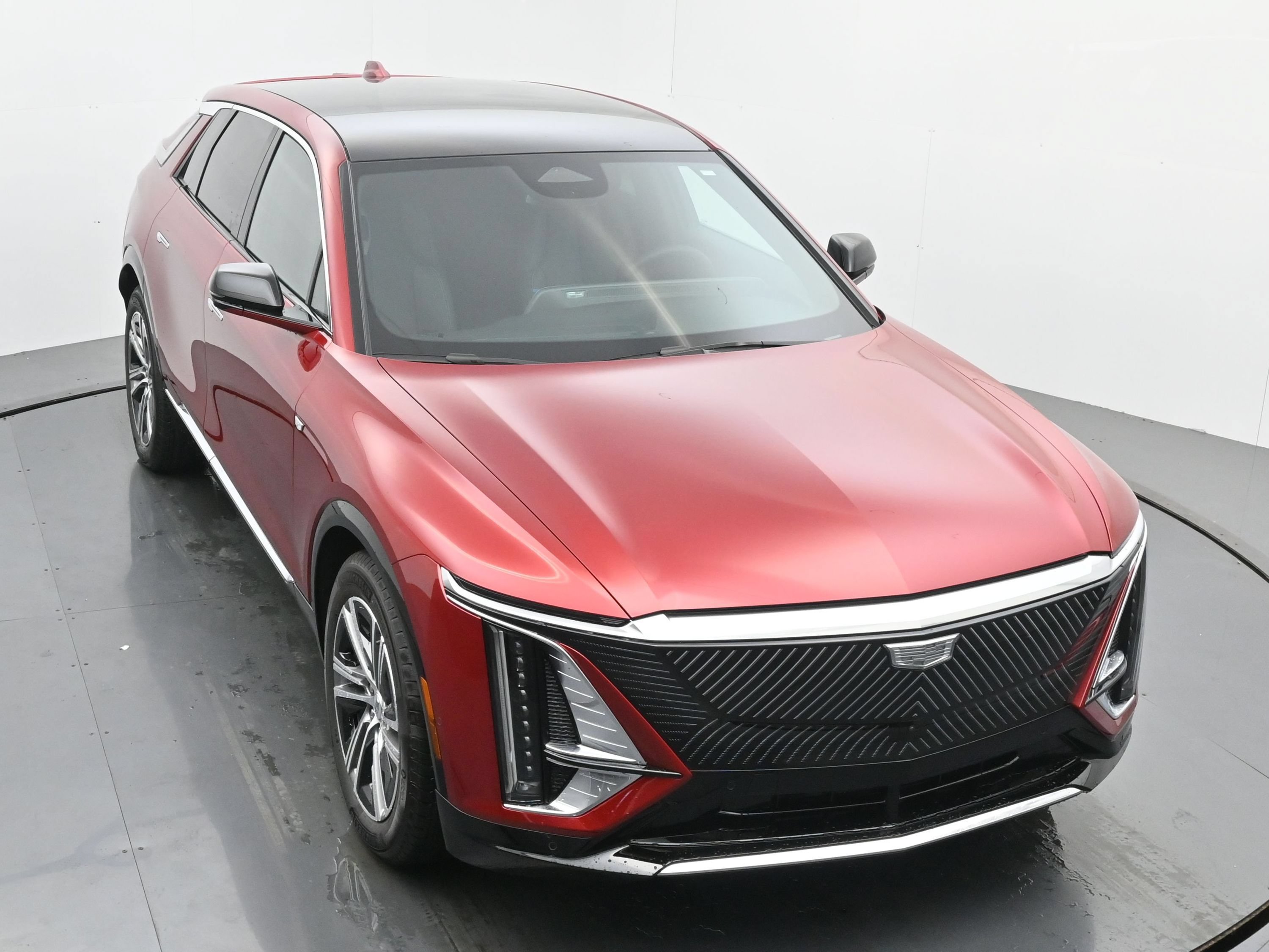 New 2026 Cadillac Lyriq Luxury w/ LPO, Floor Liner Package AWD/4WD image 30