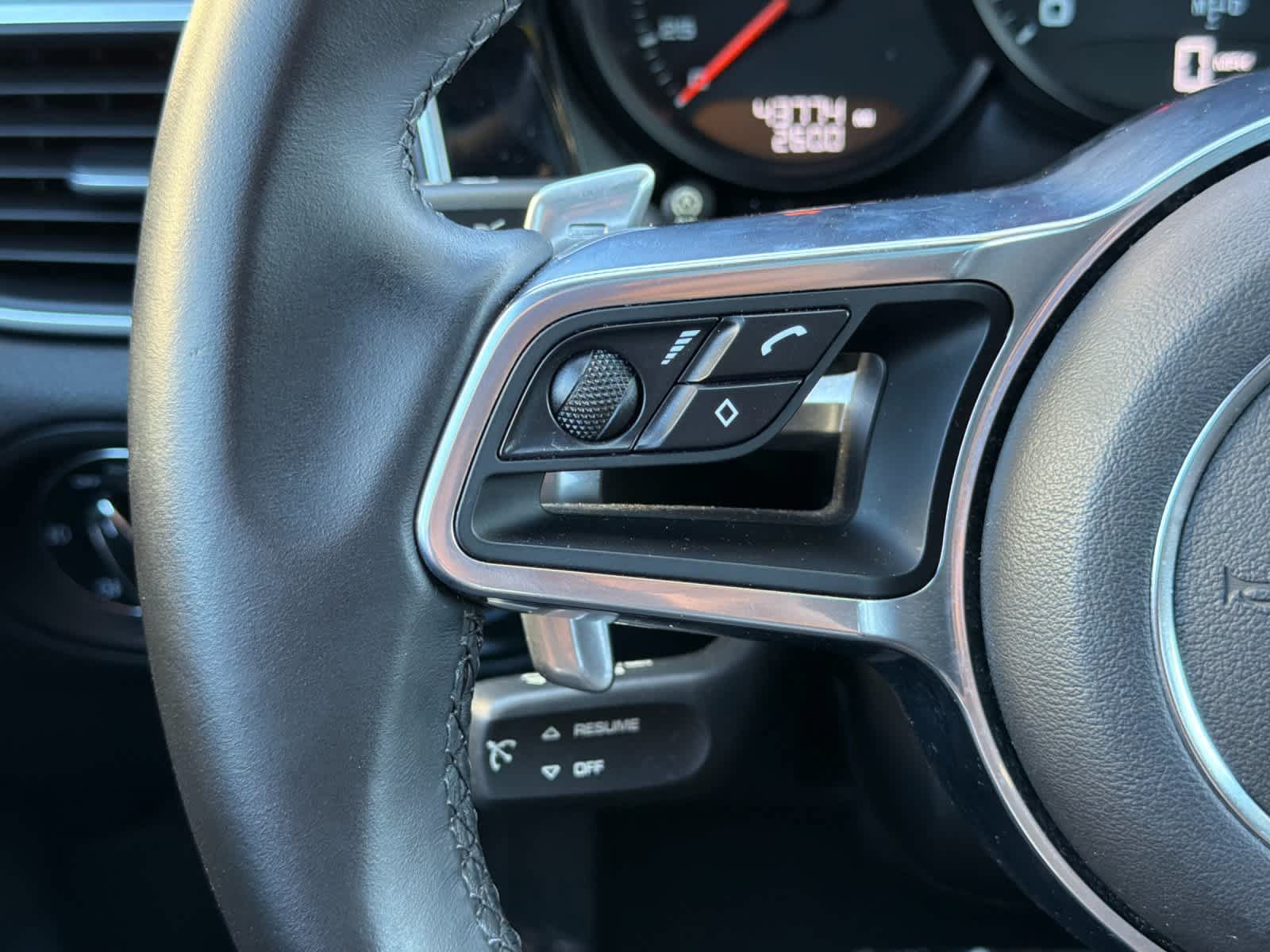 Used 2018 Porsche Macan AWD/4WD image 27