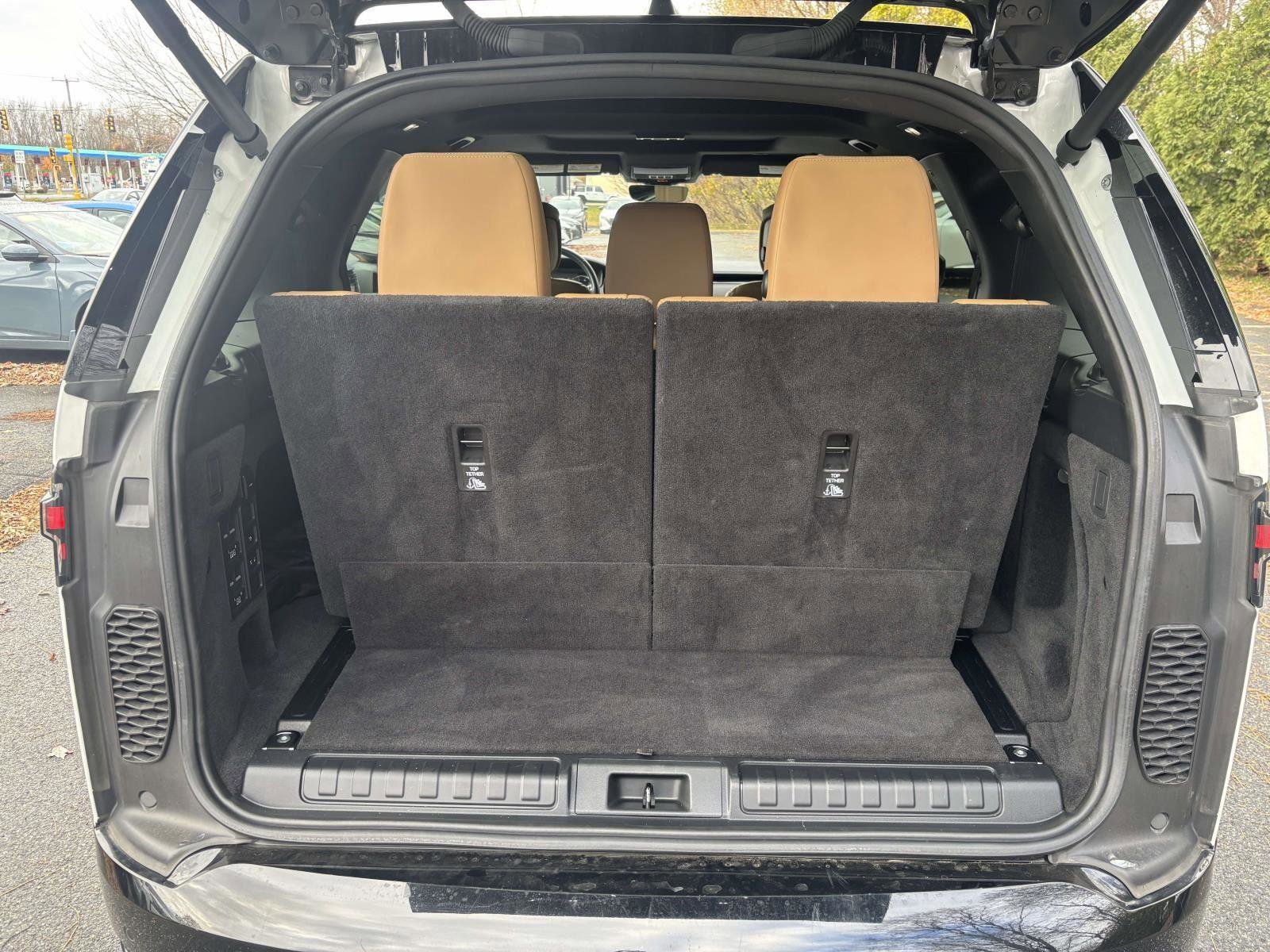 Used 2023 Land Rover Discovery S R-Dynamic image 26