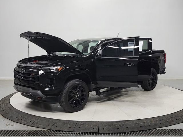 Used 2025 Chevrolet Colorado Z71 w/ Technology Package AWD/4WD image 11
