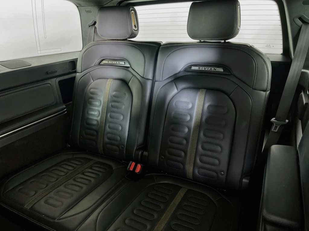 Used 2025 Rivian R1S Adventure AWD/4WD image 32