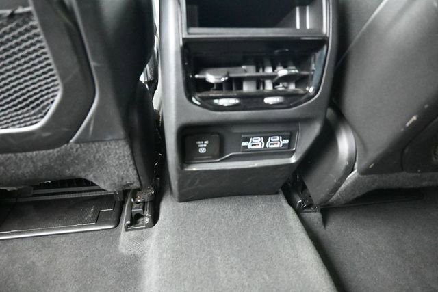 Used 2025 Jeep Grand Cherokee Altitude AWD/4WD image 38