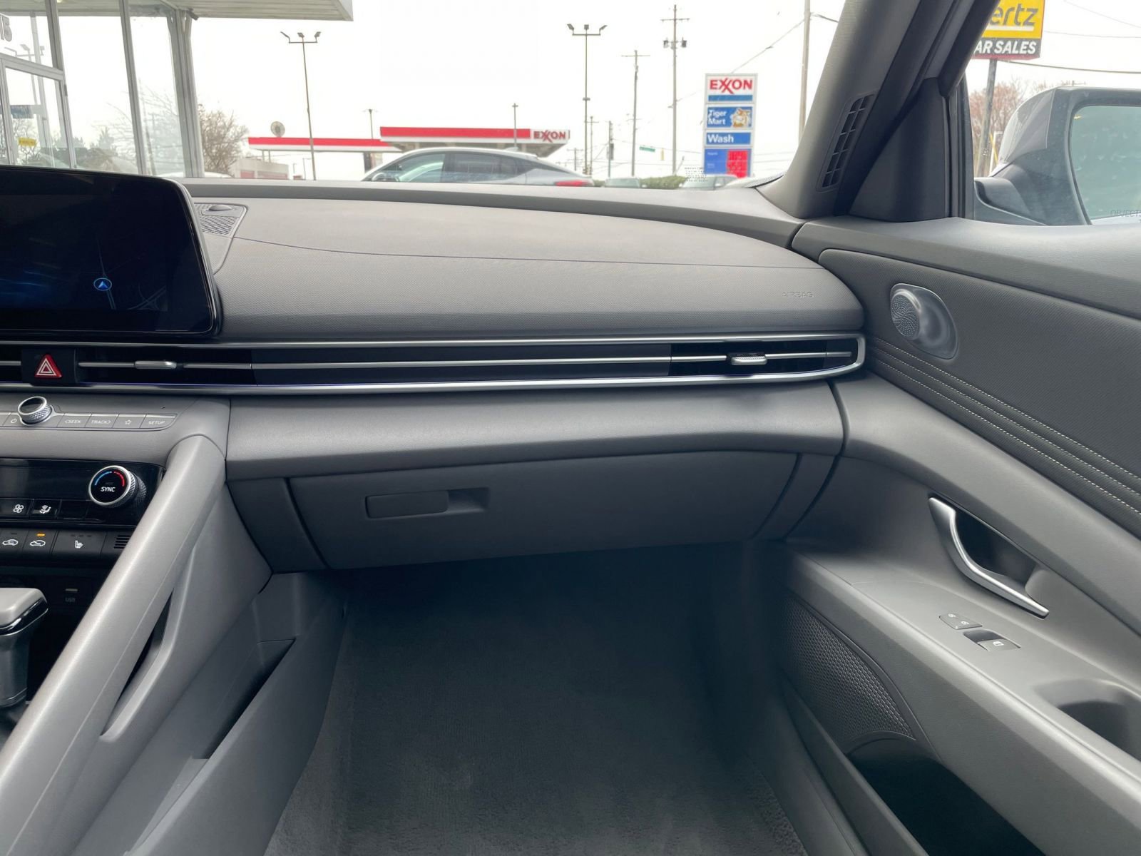 Used 2025 Hyundai Elantra SEL image 34