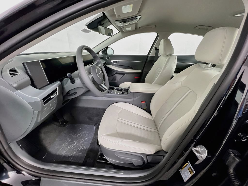 New 2026 Hyundai Sonata SE FWD image 17