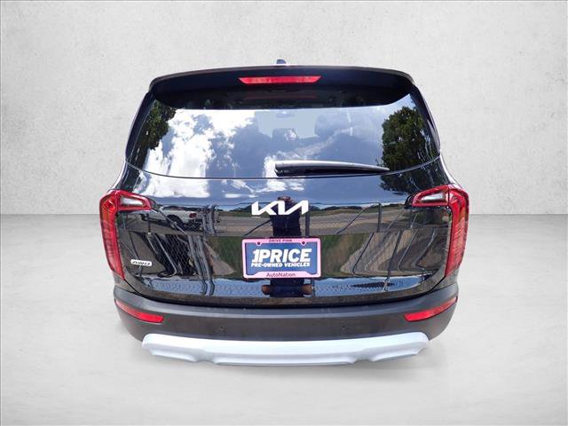 Used 2022 Kia Telluride LX AWD/4WD image 3