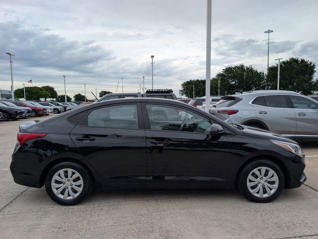 Used 2022 Hyundai Accent SE FWD image 3