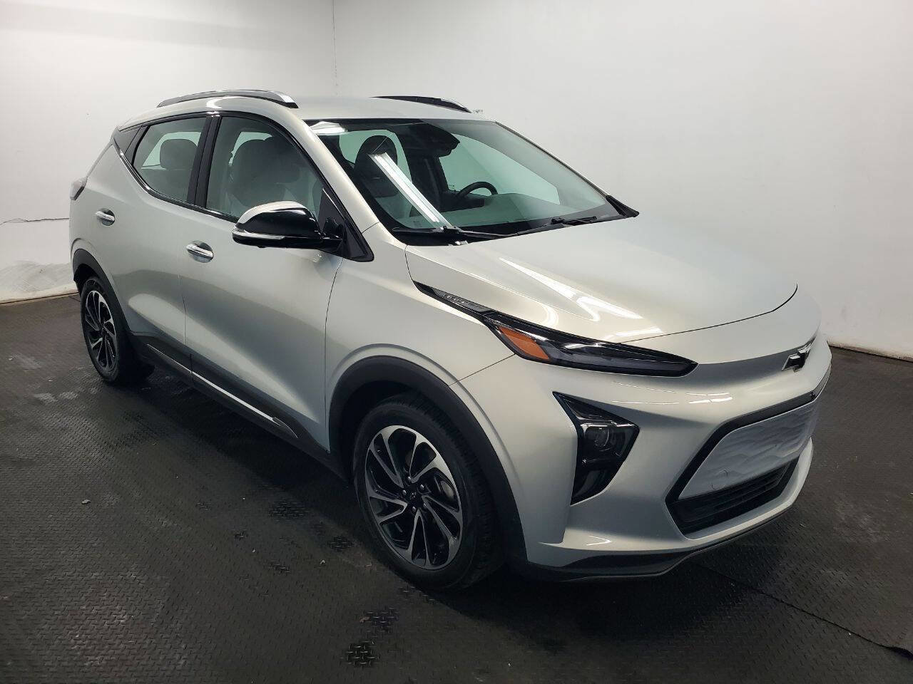 Used 2023 Chevrolet Bolt EUV Premier FWD image 3
