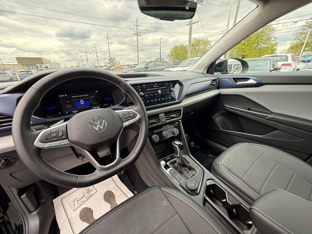 Used 2023 Volkswagen Taos SE w/ Panoramic Sunroof Package AWD/4WD image 2