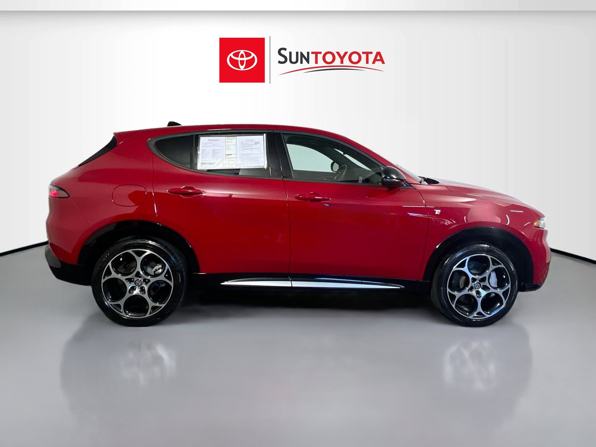 Used 2024 Alfa Romeo Tonale Ti w/ Premium Interior Package image 2