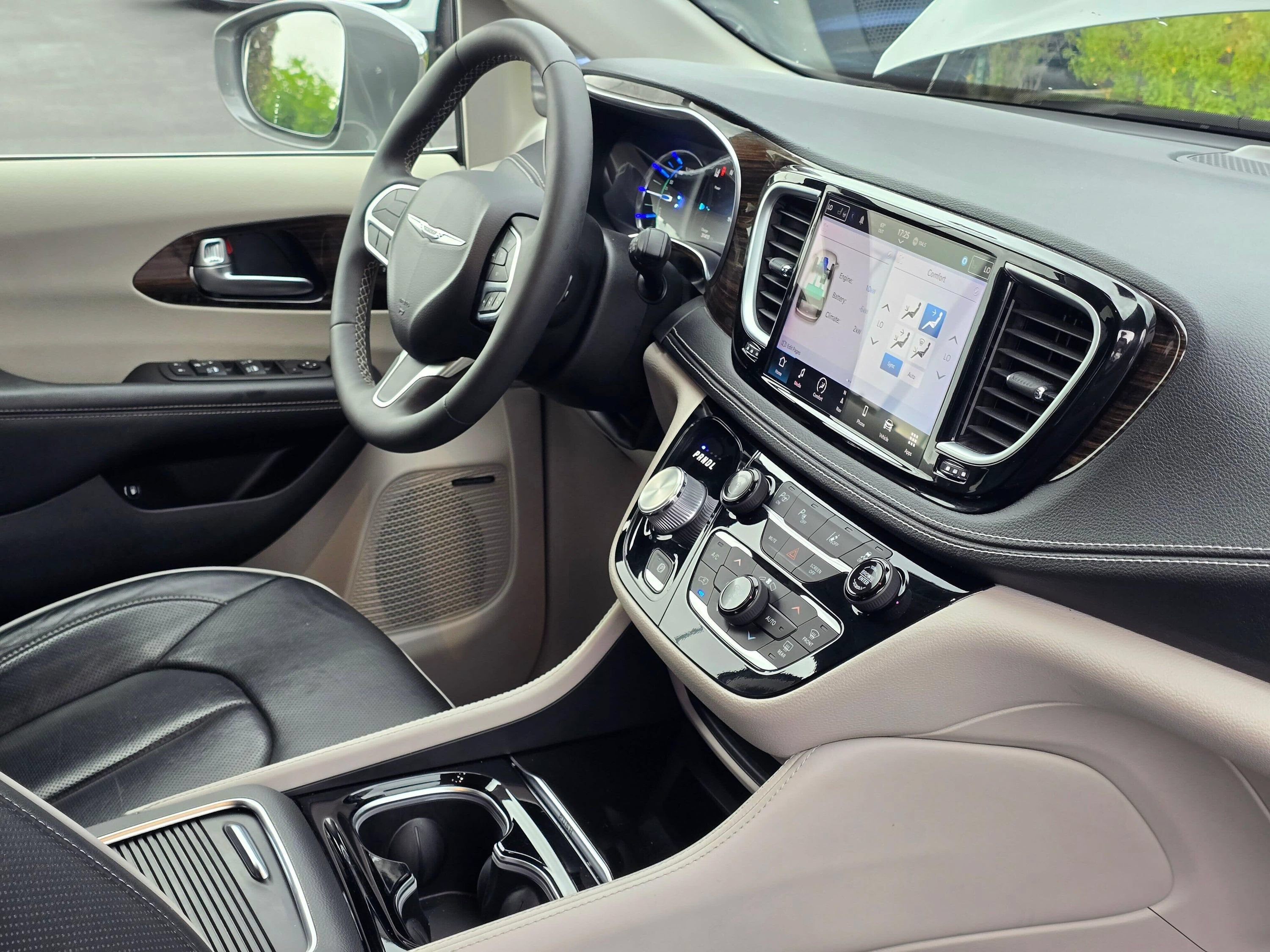 Used 2022 Chrysler Pacifica Limited FWD image 23