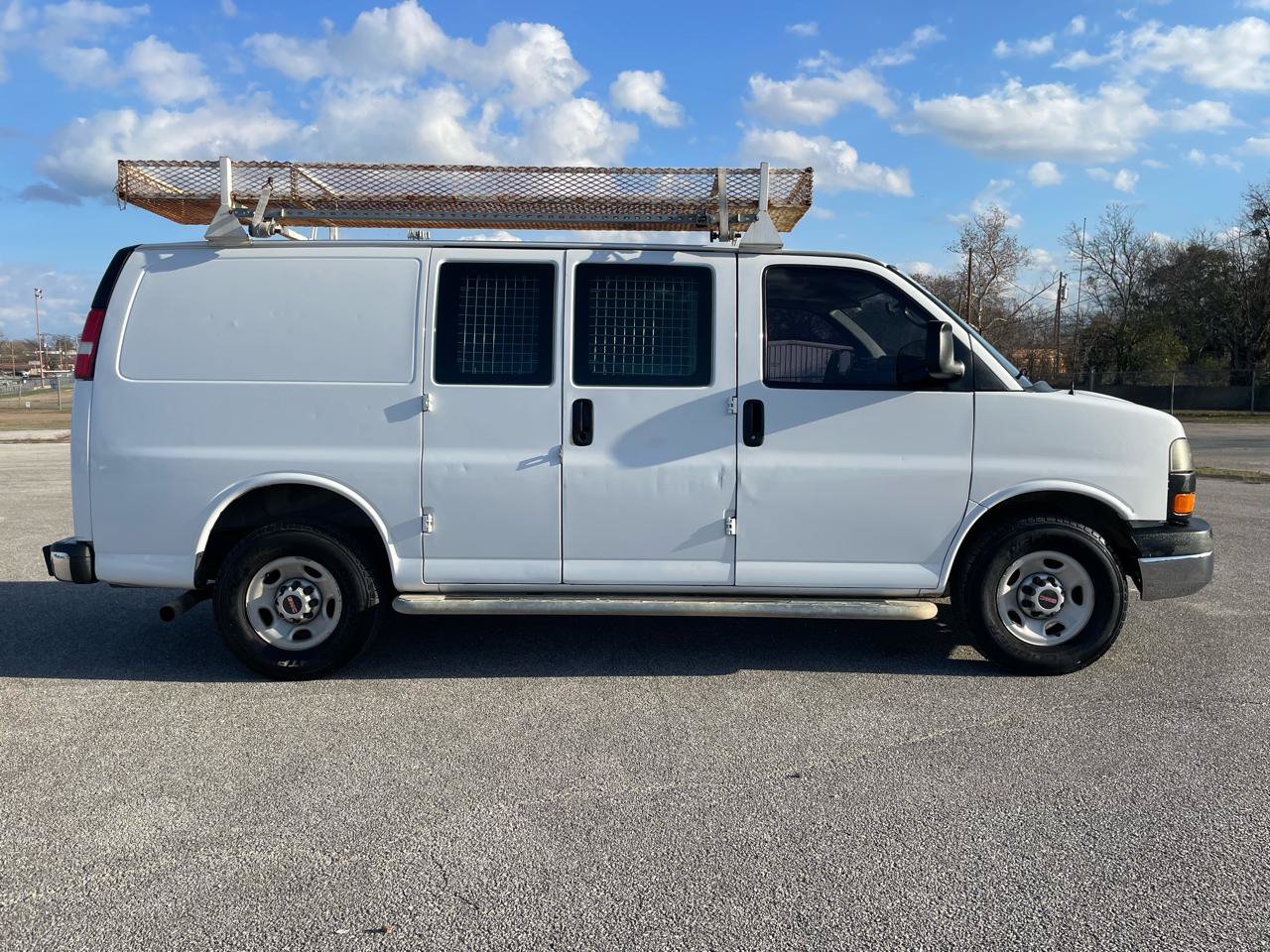 Used 2014 GMC Savana 2500 RWD image 2