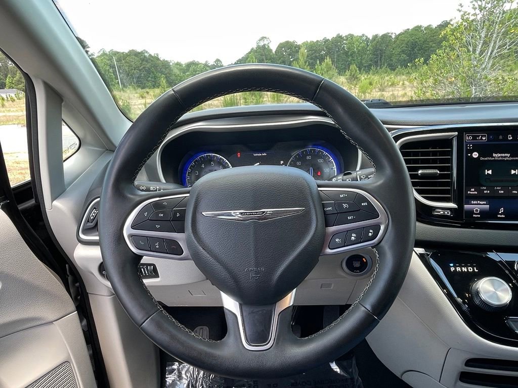 Certified 2023 Chrysler Pacifica Touring-L FWD image 23