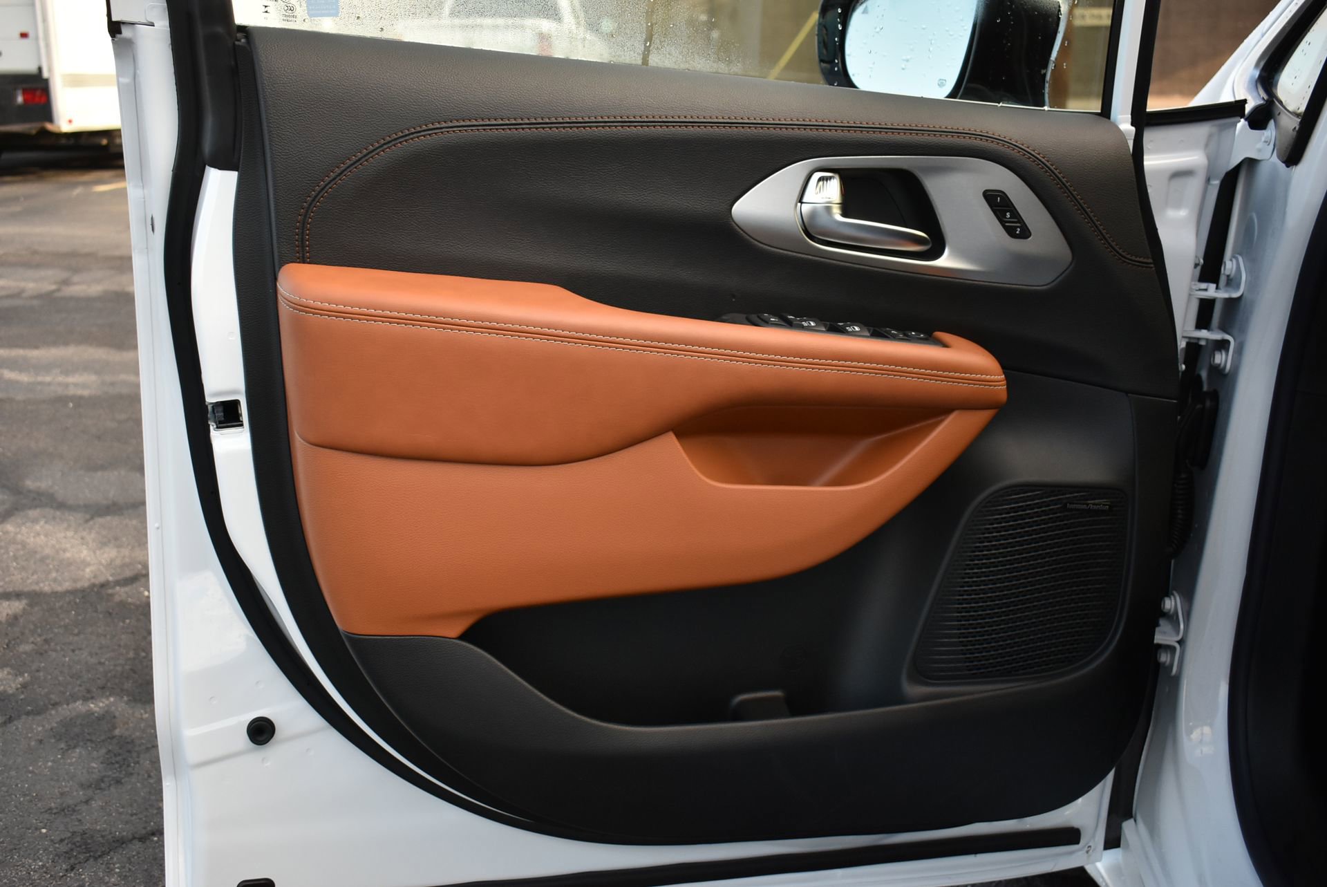 New 2026 Chrysler Pacifica Pinnacle image 12