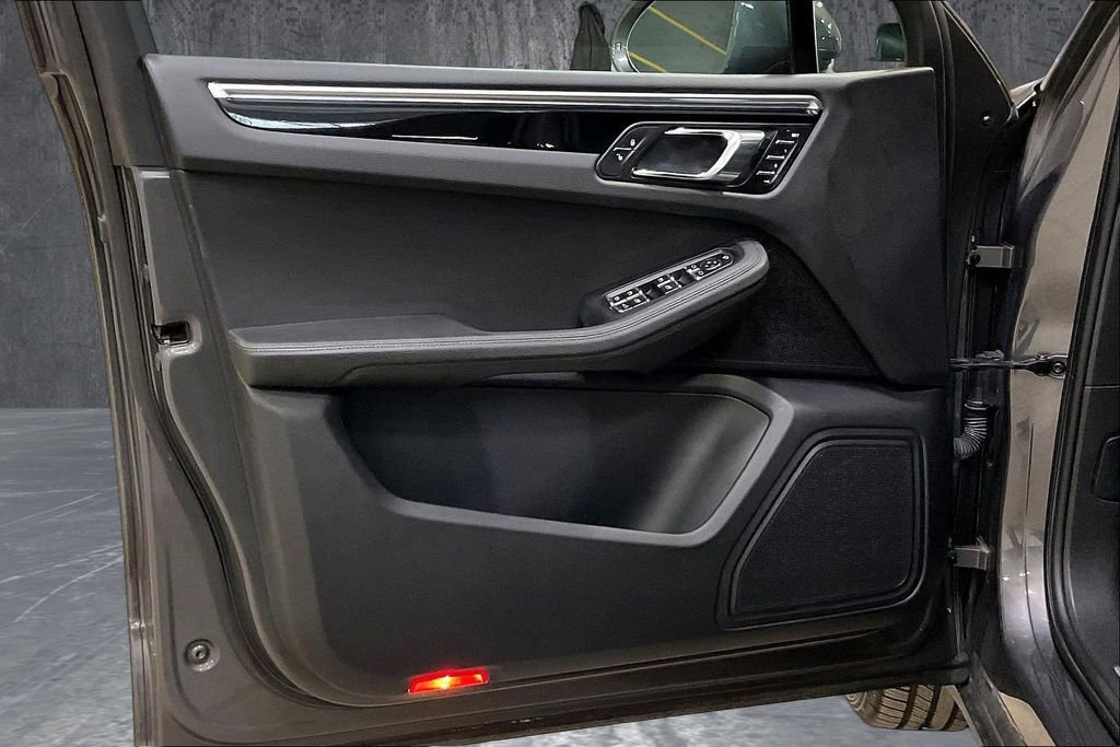 Used 2015 Porsche Macan S image 20