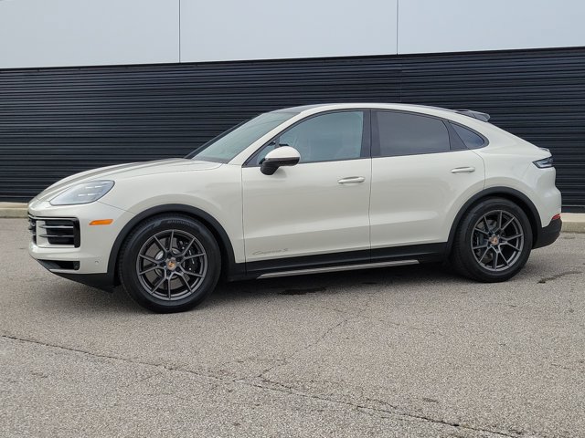 Certified 2025 Porsche Cayenne S AWD/4WD image 2