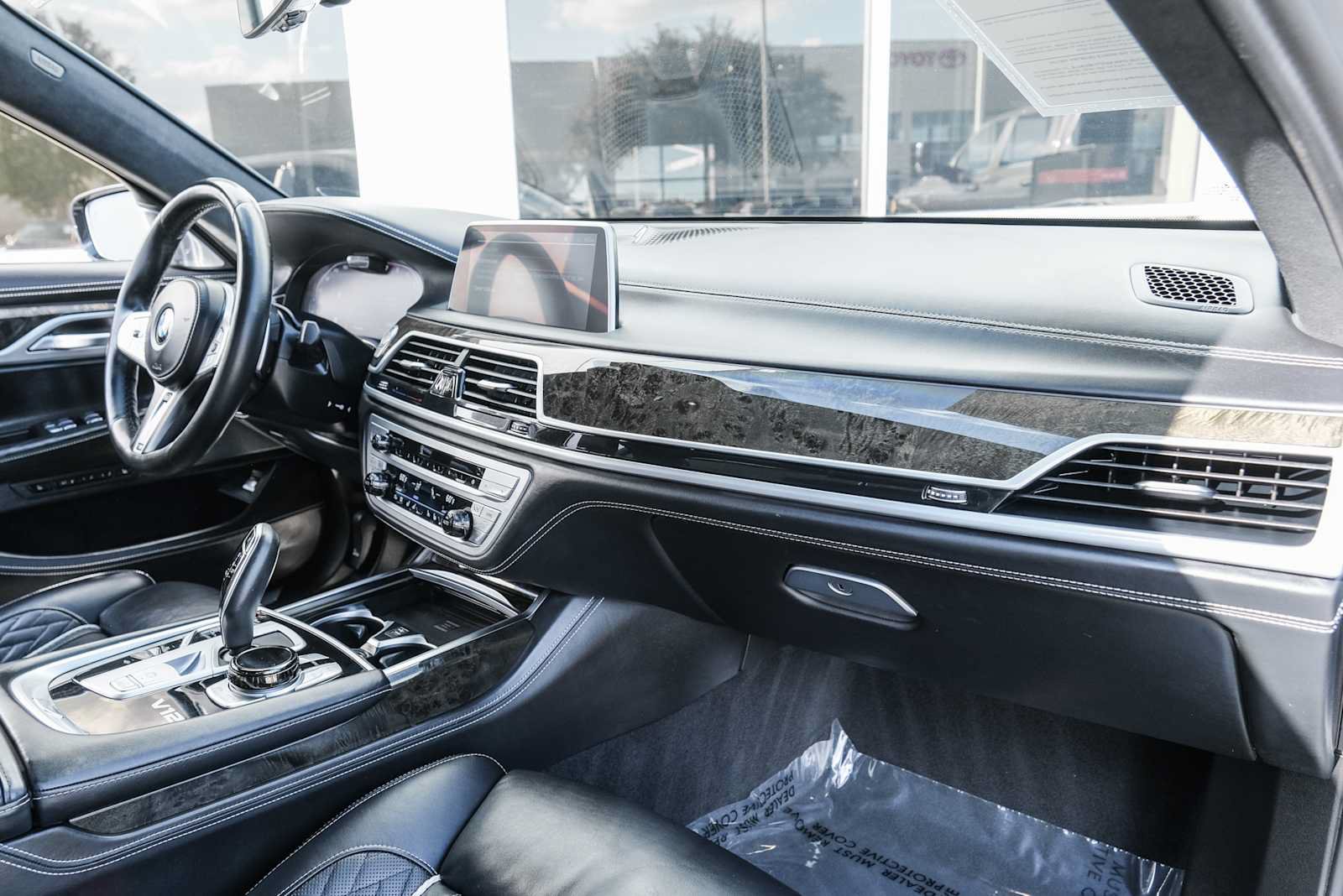 Used 2022 BMW M760i xDrive w/ Luxury Rear Seating Package AWD/4WD image 27