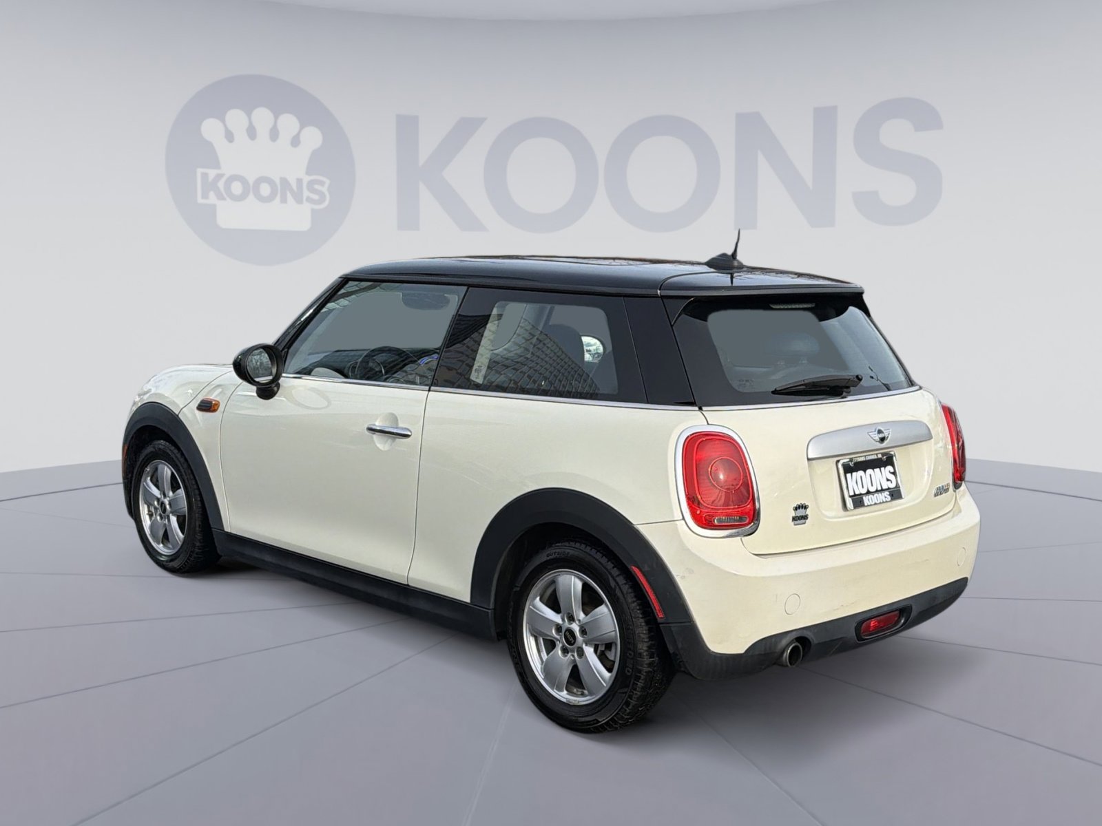 Used 2014 MINI Cooper 2-Door Hardtop image 4
