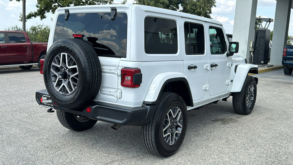 Used 2025 Jeep Wrangler Unlimited Sahara AWD/4WD image 7