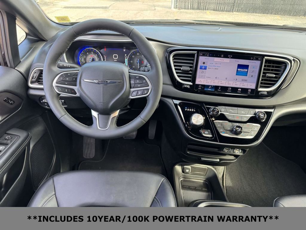 Used 2025 Chrysler Pacifica Select FWD image 12