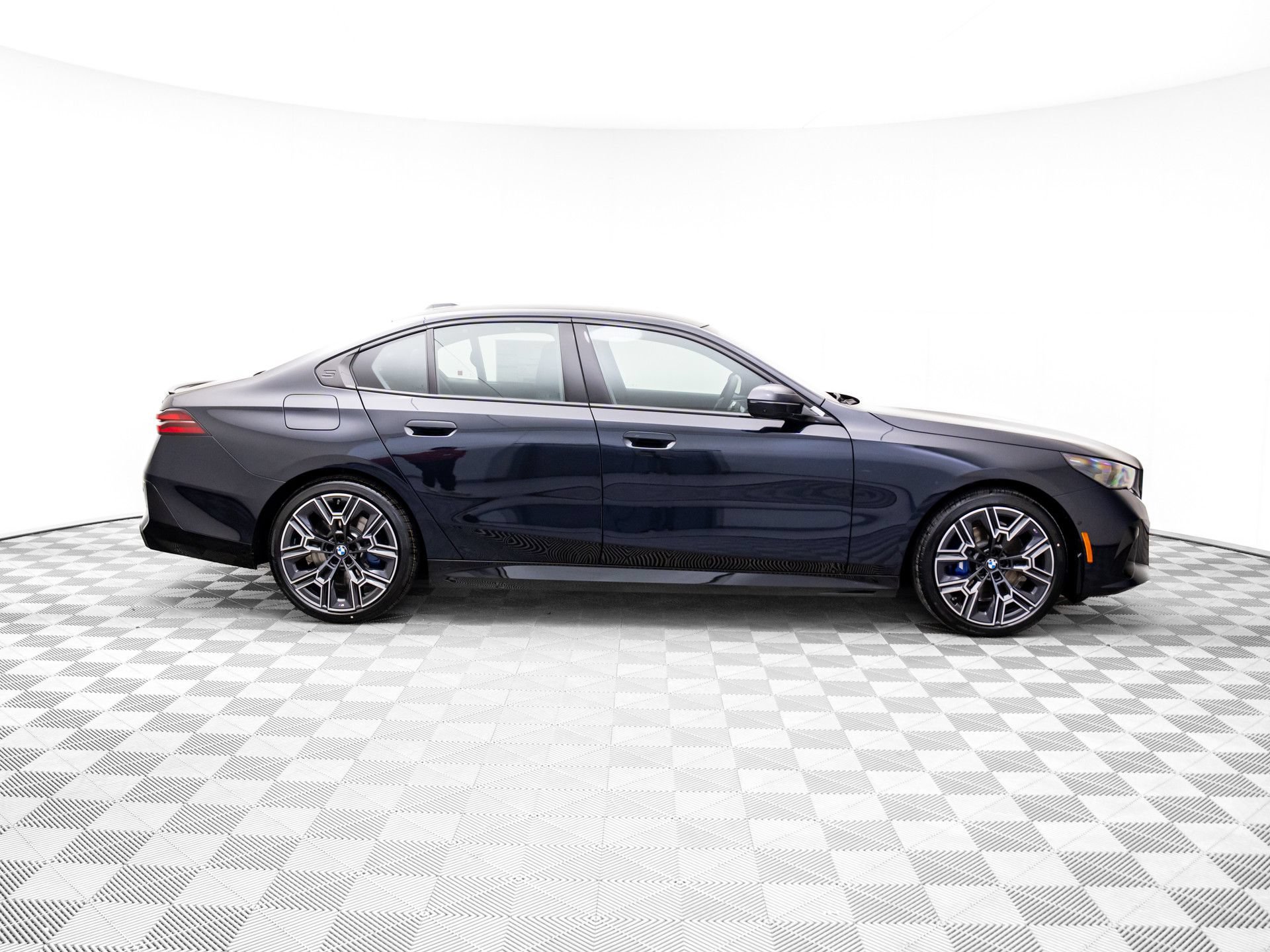 Certified 2026 BMW 530i xDrive w/ M Sport Package AWD/4WD image 7