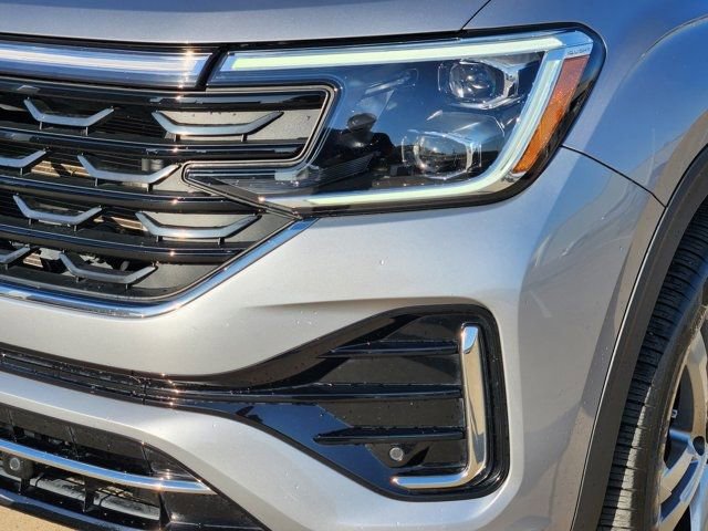 Used 2024 Volkswagen Atlas Cross Sport SEL R-Line image 17