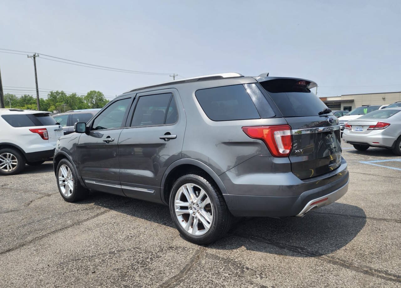 Used 2016 Ford Explorer XLT w/ Equipment Group 202A FWD image 11