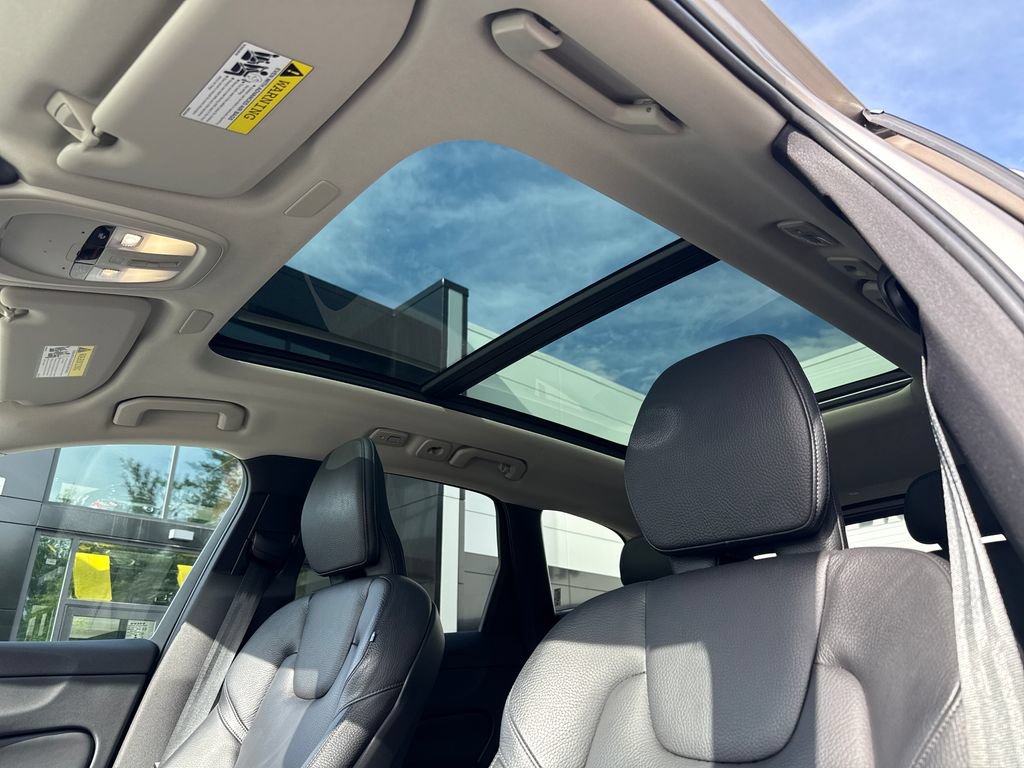 Used 2023 Volvo XC60 B5 Plus w/ Climate Package AWD/4WD image 13