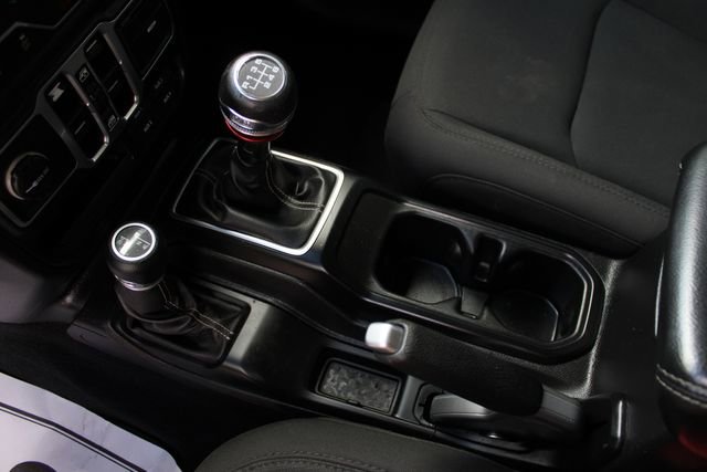 Used 2018 Jeep Wrangler Unlimited Sahara AWD/4WD image 17