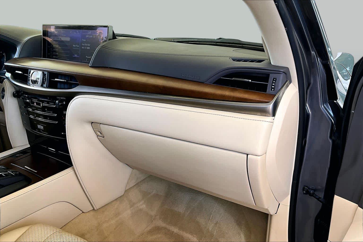 Used 2019 Lexus LX 570 4WD w/ Luxury Package image 16