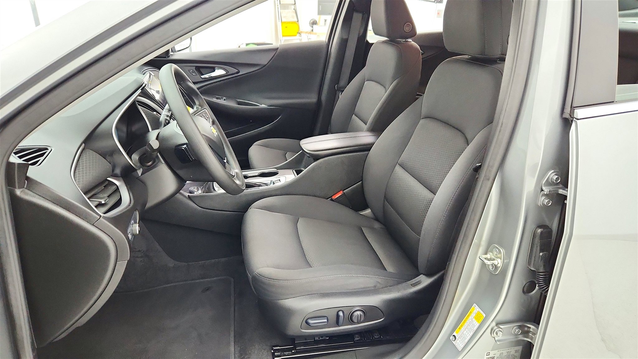 Used 2025 Chevrolet Malibu LT image 10