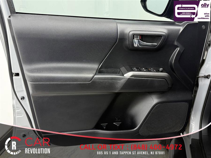 Used 2020 Toyota Tacoma TRD Sport w/ Blackout Package AWD/4WD image 24