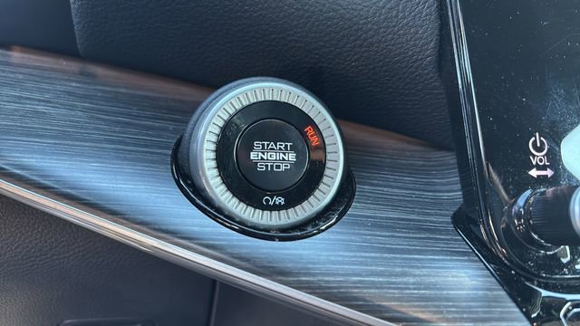 Used 2024 Jeep Wagoneer Series II w/ Flexible Seating Group image 28