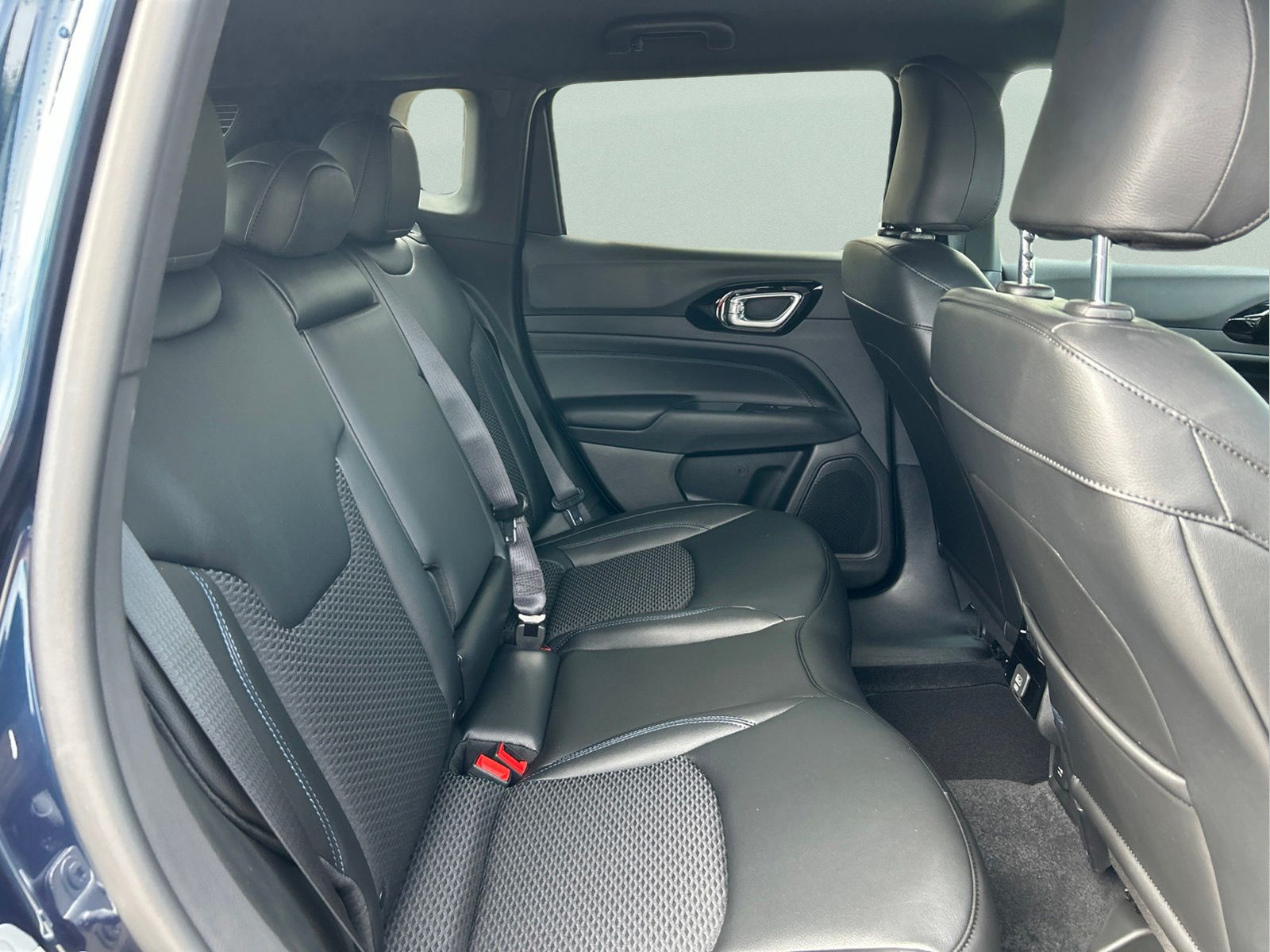 New 2026 Jeep Compass Latitude AWD/4WD image 13