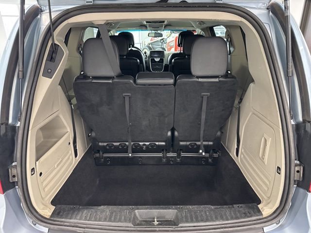 Used 2013 Chrysler Town & Country Touring image 10
