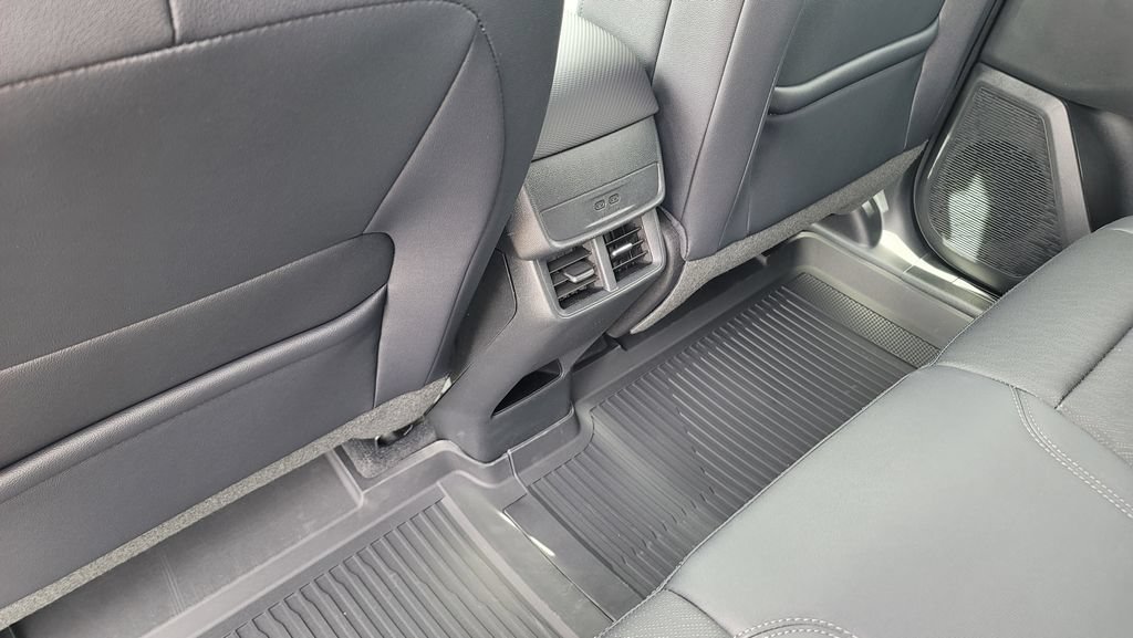 New 2026 Chevrolet Equinox LT w/ Convenience Package II FWD image 26