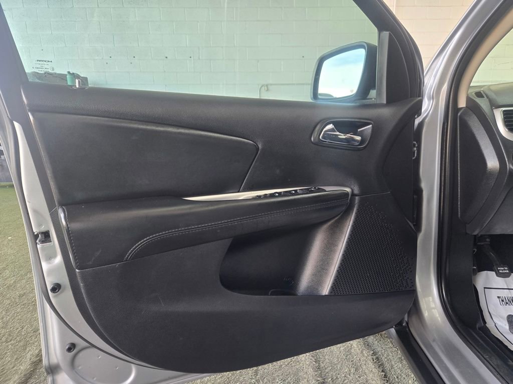 Used 2018 Dodge Journey SXT image 10