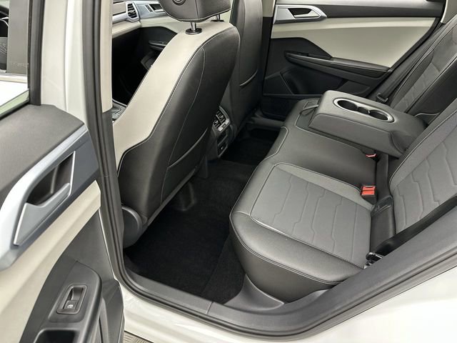 Used 2025 Volkswagen Taos SE image 23