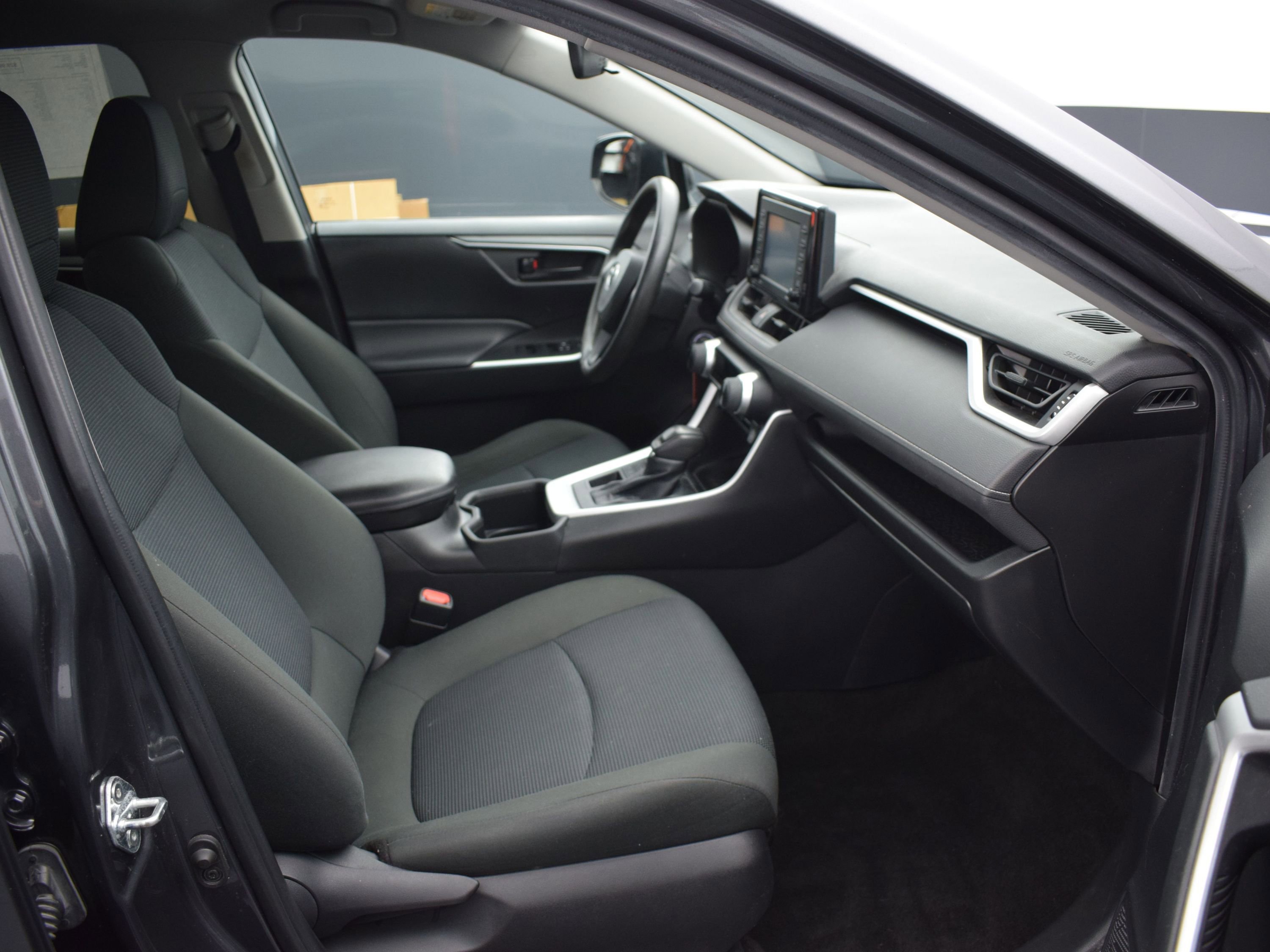 Used 2022 Toyota RAV4 LE image 10