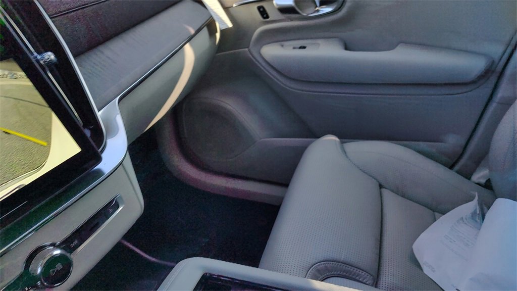 New 2026 Volvo XC90 B6 Ultra image 24