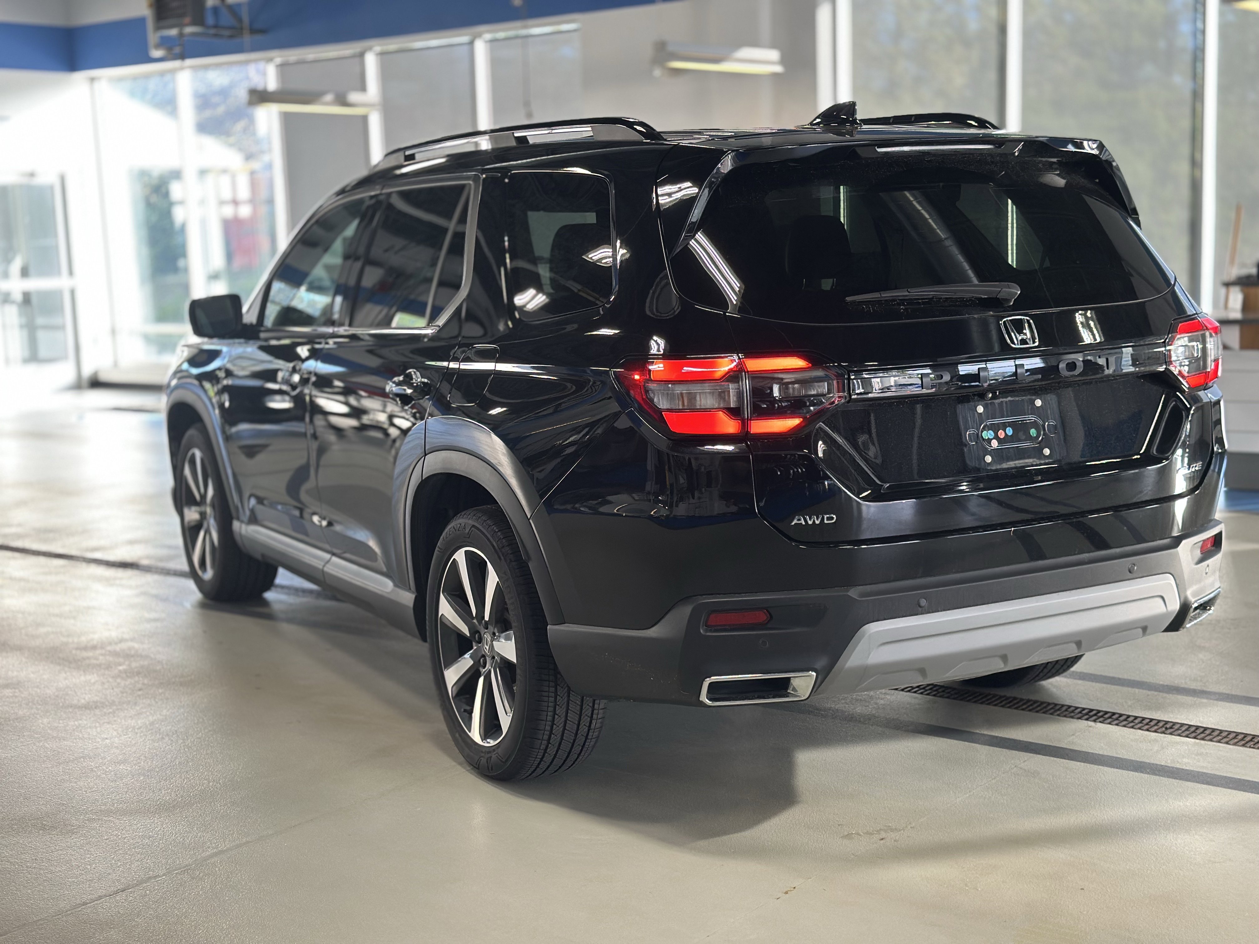 Used 2023 Honda Pilot Elite image 8