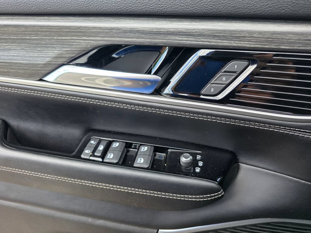Used 2023 Jeep Wagoneer Series II RWD image 16