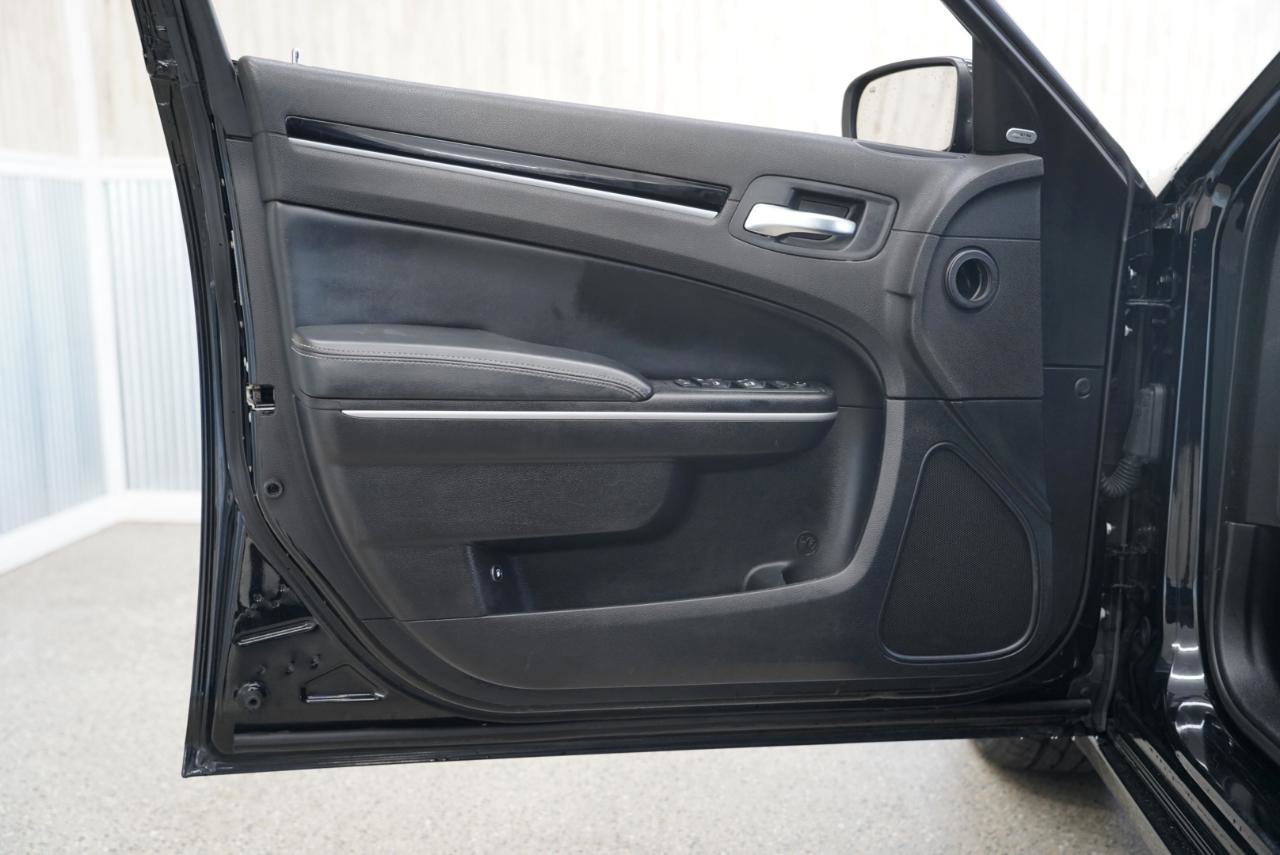 Used 2019 Chrysler 300 S AWD/4WD image 28