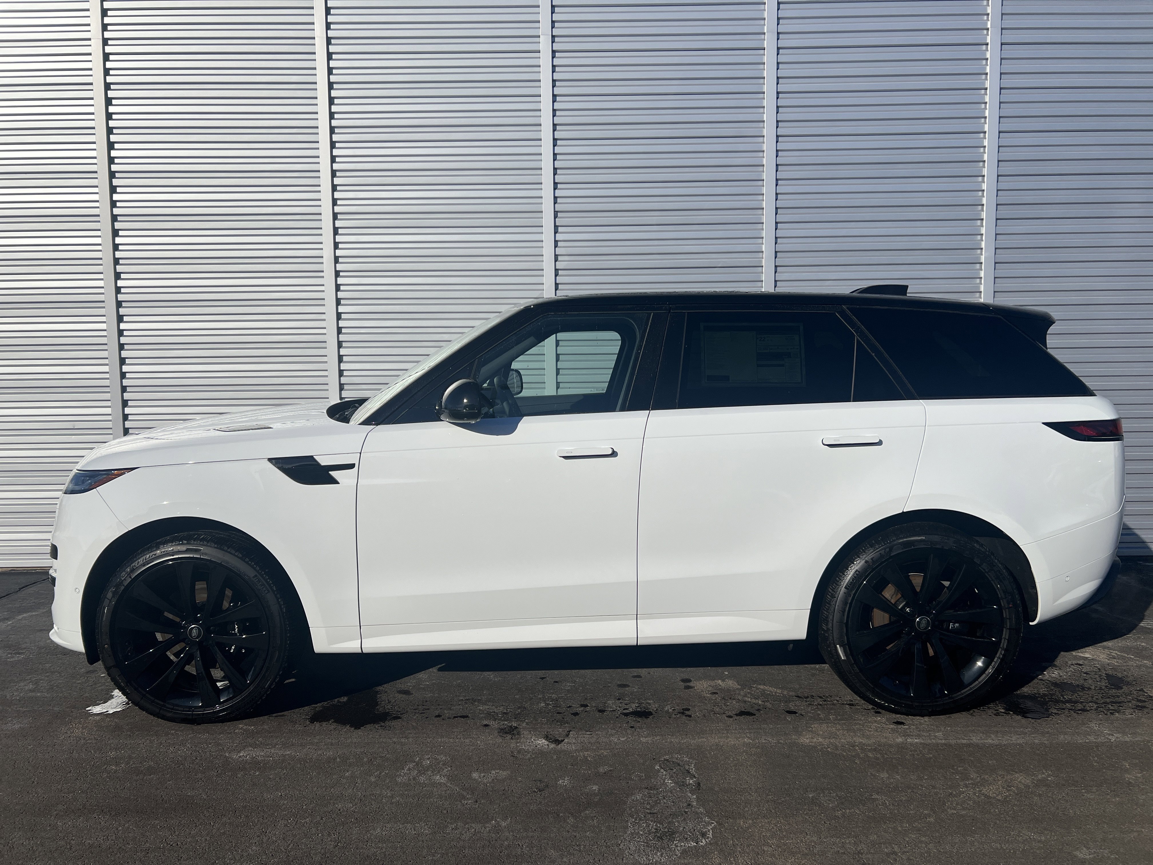 New 2025 Land Rover Range Rover Sport Dynamic SE image 2