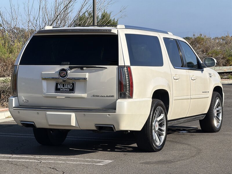 Used 2013 Cadillac Escalade ESV Premium AWD/4WD image 7