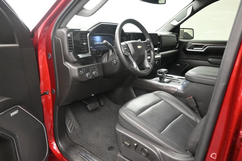 Used 2024 Chevrolet Silverado 1500 LTZ RWD image 11