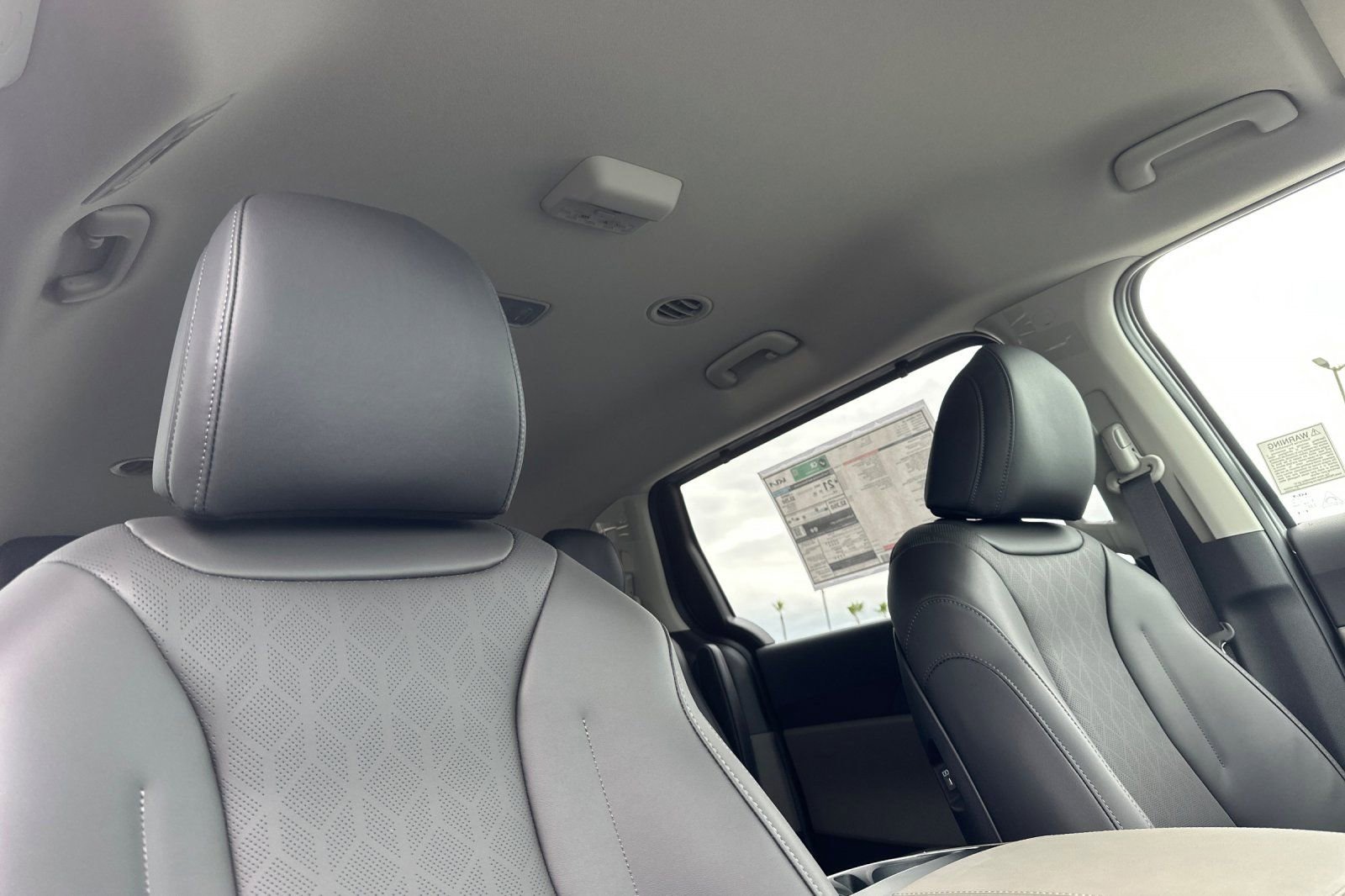 New 2026 Kia Carnival EX FWD image 18