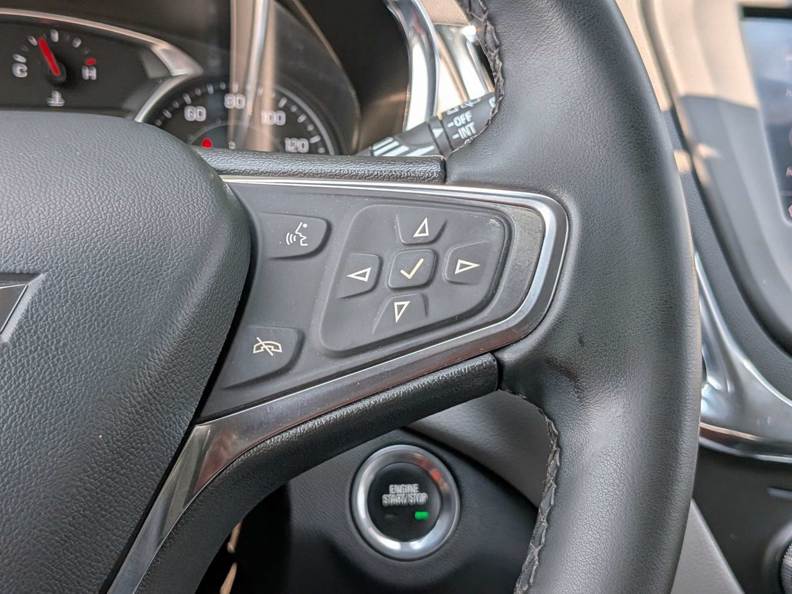 Used 2024 Chevrolet Equinox LT w/ Driver Convenience Package FWD image 25